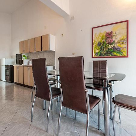 Beautiful Apartment In Vir With Wifi المظهر الخارجي الصورة